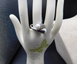 2 pearl twist ring view b